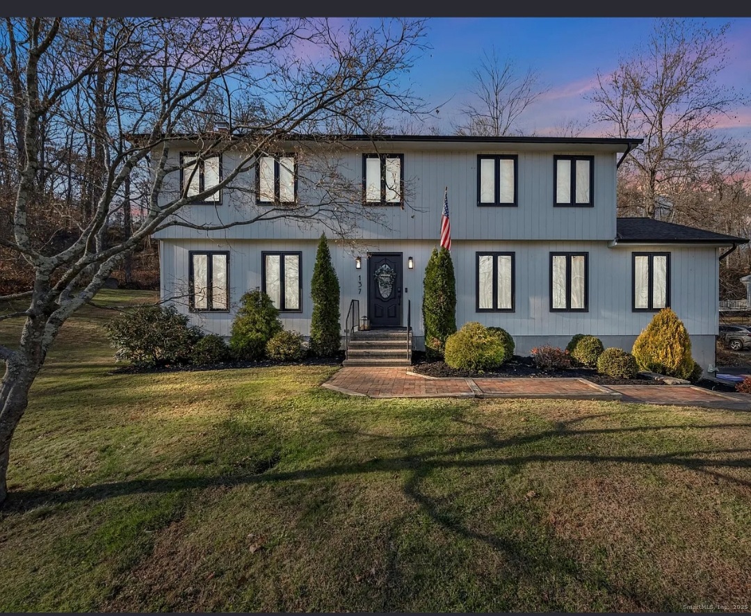 CONTEMPORARY CHARMING PROPERTY